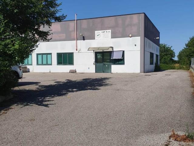 Locale Commerciale in vendita a Moglia, Lombardia
