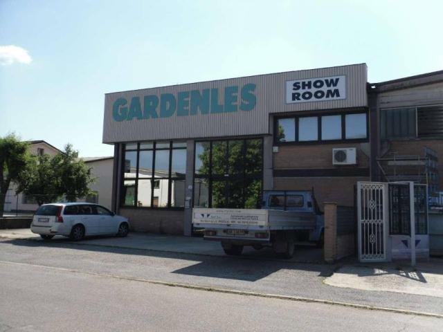 Locale Commerciale in vendita a Moglia, Lombardia