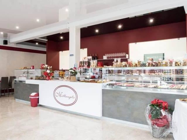 Locale Commerciale in vendita a Moglia, Lombardia