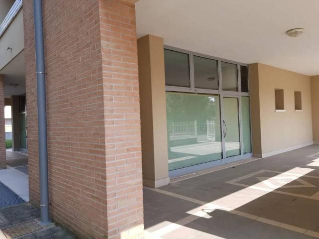 Locale Commerciale in vendita a Mogliano Veneto, Veneto