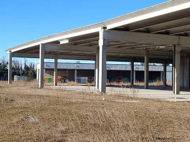 Locale Commerciale in vendita a Moimacco, Friuli-Venezia Giulia