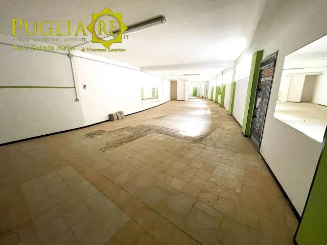 Locale Commerciale in vendita a Puglia, Bari