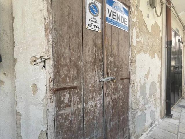 Locale Commerciale in vendita a Puglia, Bari
