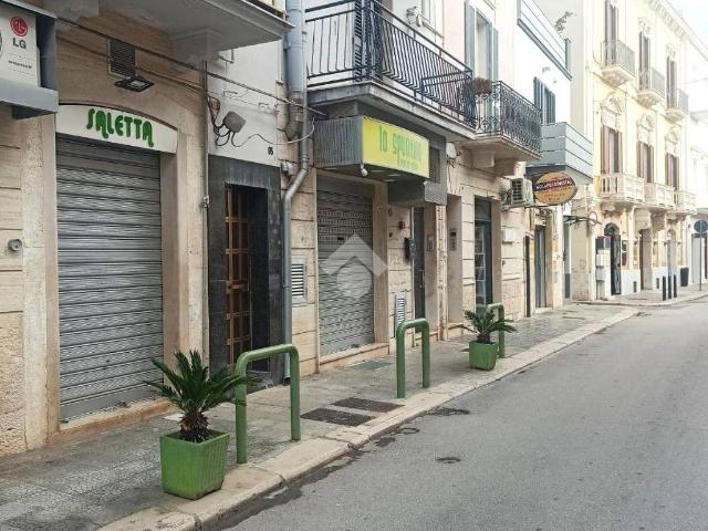 Locale Commerciale in vendita a Mola di Bari, Bari