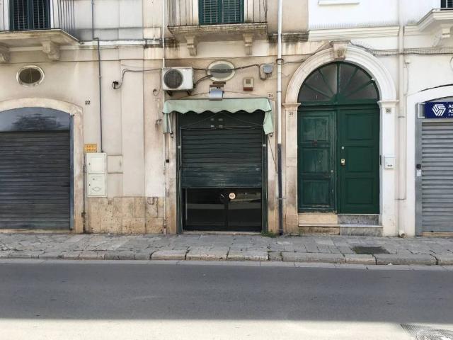 Locale Commerciale in vendita a Puglia, Bari