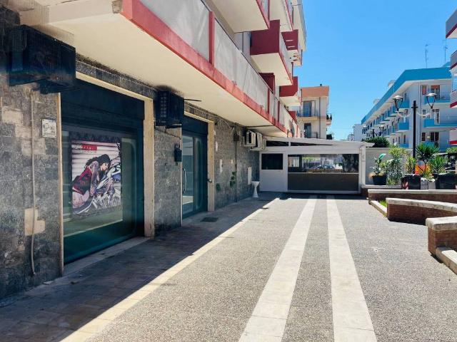Locale Commerciale in vendita a Puglia, Bari