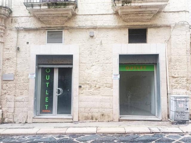 Locale Commerciale in vendita a Puglia, Bari
