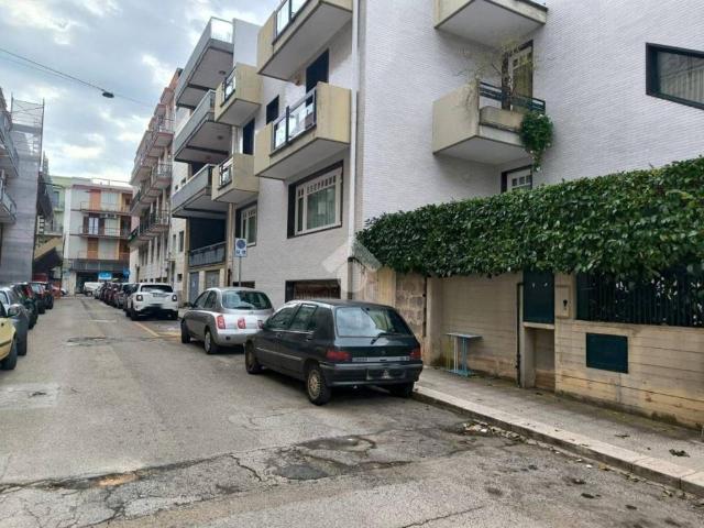 Locale Commerciale in vendita a Puglia, Bari