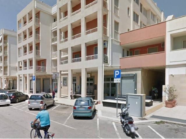 Locale Commerciale in vendita a Mola di Bari, Bari