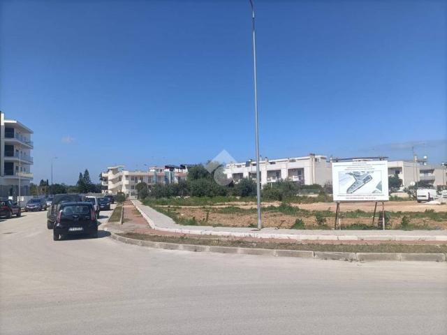 Locale Commerciale in vendita a Mola di Bari, Bari