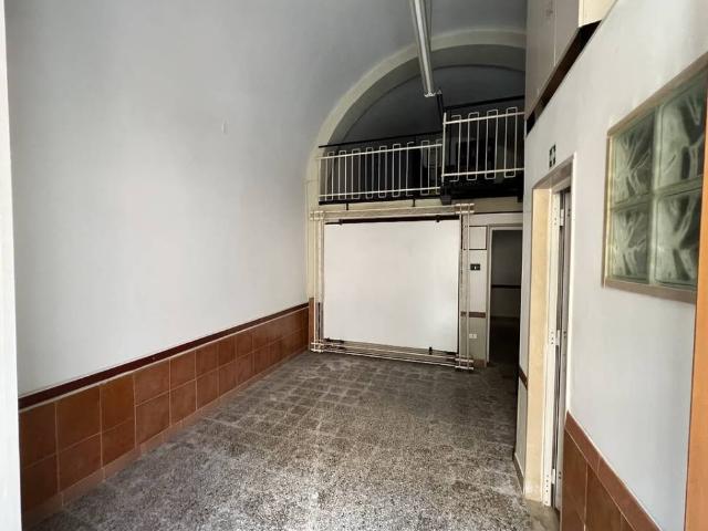 Locale Commerciale in vendita a Villaggio Belgiovine, Puglia