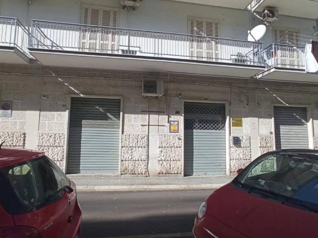Locale Commerciale in vendita a Villaggio Belgiovine, Puglia