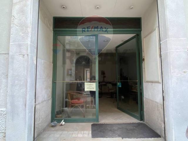 Locale Commerciale in vendita a Villaggio Belgiovine, Puglia