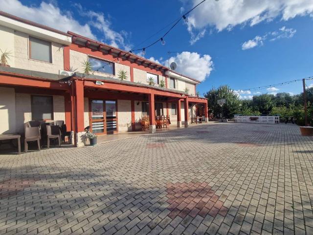 Locale Commerciale in vendita a Puglia, Bari