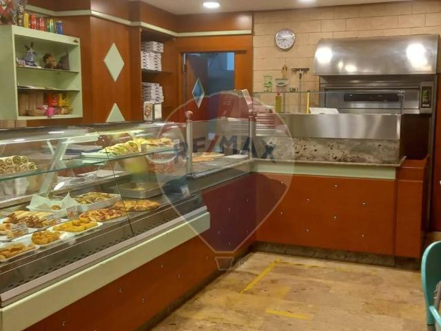 Locale Commerciale in vendita a Molfetta, Bari