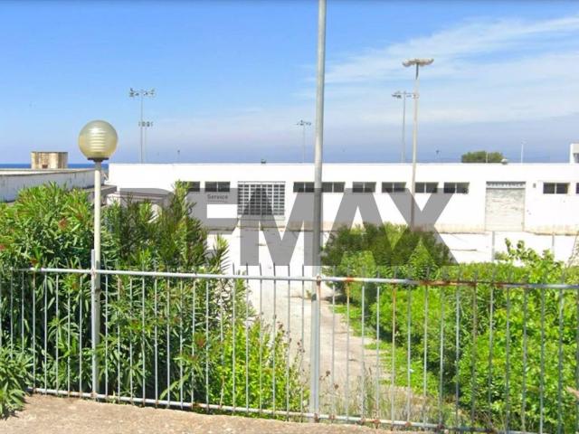 Locale Commerciale in vendita a Villaggio Belgiovine, Puglia