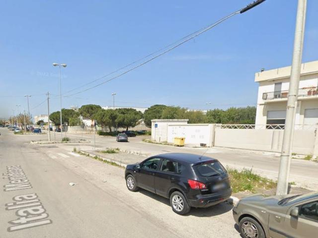 Locale Commerciale in vendita a Puglia, Bari