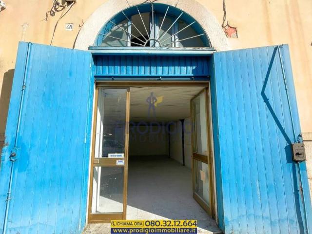 Locale Commerciale in vendita a Molfetta, Bari