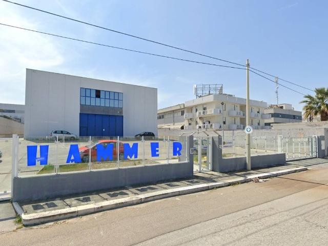 Locale Commerciale in vendita a Puglia, Bari