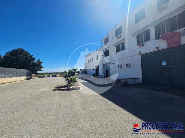 Locale Commerciale in vendita a Molfetta, Bari