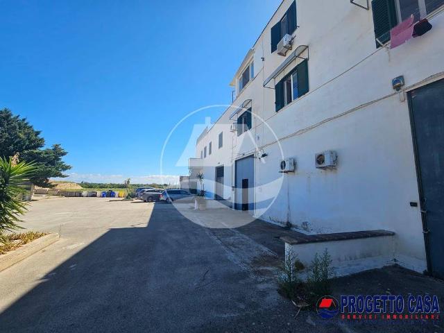 Locale Commerciale in vendita a Puglia, Bari