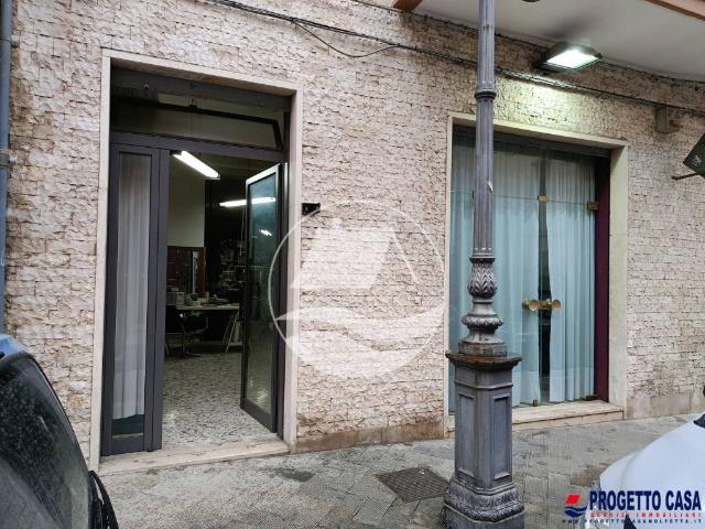 Locale Commerciale in vendita a Villaggio Belgiovine, Puglia