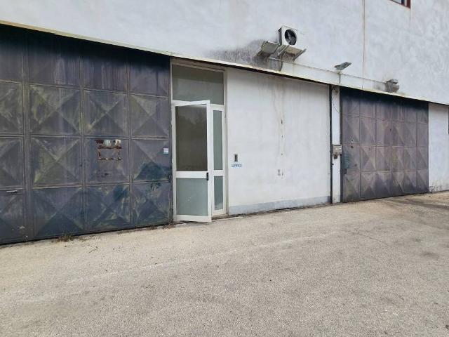 Locale Commerciale in vendita a Puglia, Bari