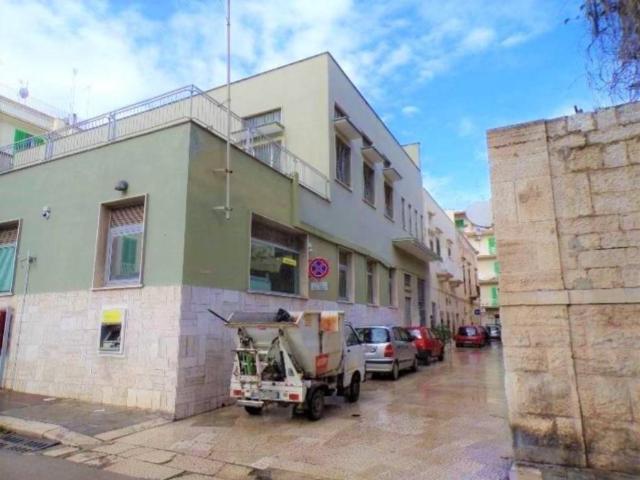 Locale Commerciale in vendita a Villaggio Belgiovine, Puglia