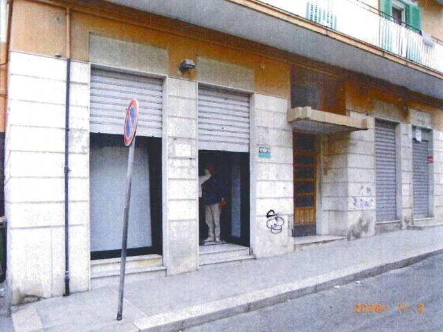 Locale Commerciale in vendita a Puglia, Bari