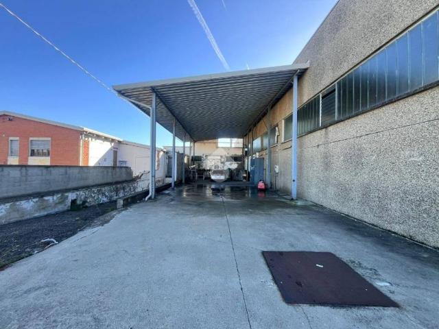 Locale Commerciale in vendita a Piemonte, Alessandria