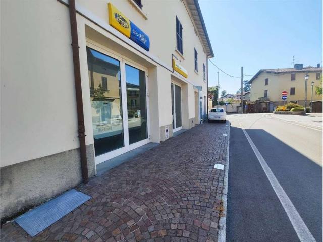 Locale Commerciale in vendita a Molteno, Lombardia