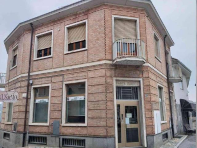 Locale Commerciale in vendita a Piemonte, Asti
