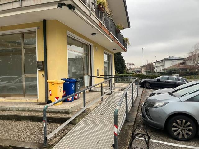 Locale Commerciale in vendita a Fornaci, Veneto