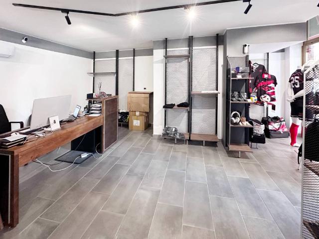 Locale Commerciale in vendita a Borgo Mercato, Moncalieri