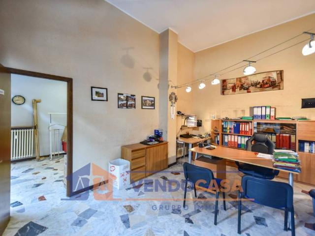 Locale Commerciale in vendita a Borgo San Pietro, Moncalieri