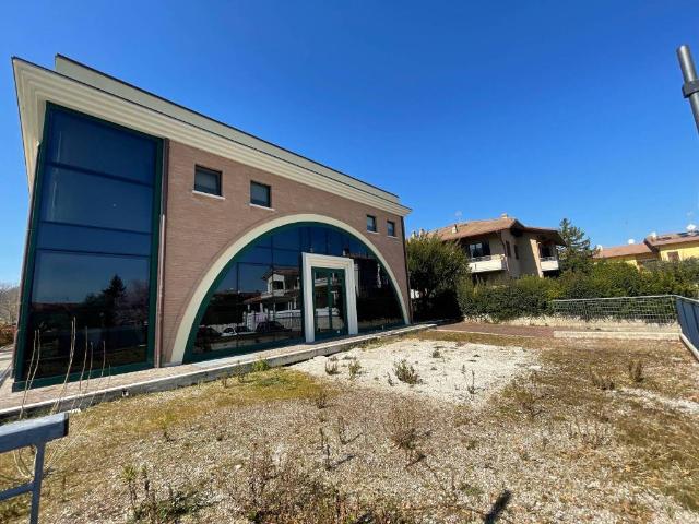 Locale Commerciale in vendita a Marche, Pesaro E Urbino