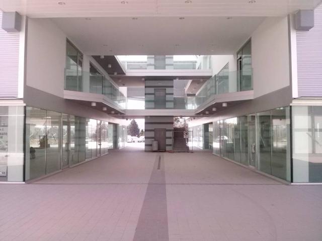 Locale Commerciale in vendita a Marche, Pesaro E Urbino