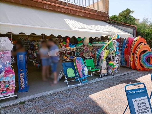 Locale Commerciale in vendita a Marche, Pesaro E Urbino