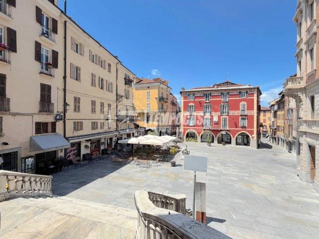 Locale Commerciale in vendita a Piemonte, Cuneo
