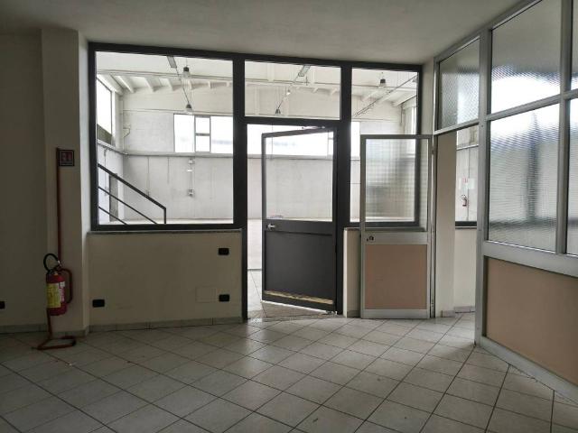 Locale Commerciale in vendita a Borgo Aragno, Piemonte