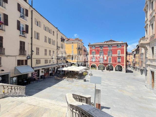 Locale Commerciale in vendita a Piemonte, Cuneo