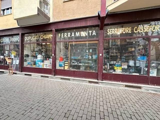 Locale Commerciale in vendita a Piemonte, Cuneo