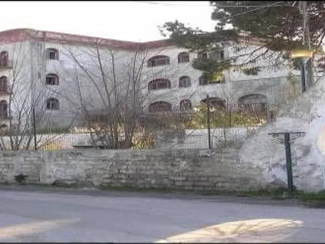 Locale Commerciale in vendita a Mondragone, Campania