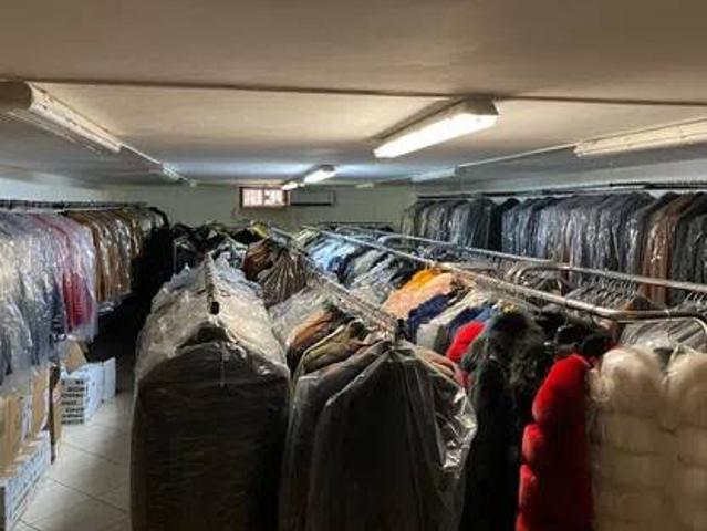Locale Commerciale in vendita a Mondragone, Campania