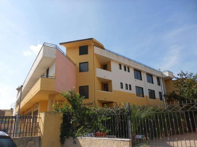 Locale Commerciale in vendita a Mondragone, Campania