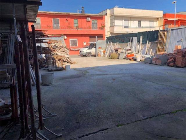 Locale Commerciale in vendita a Mondragone, Campania