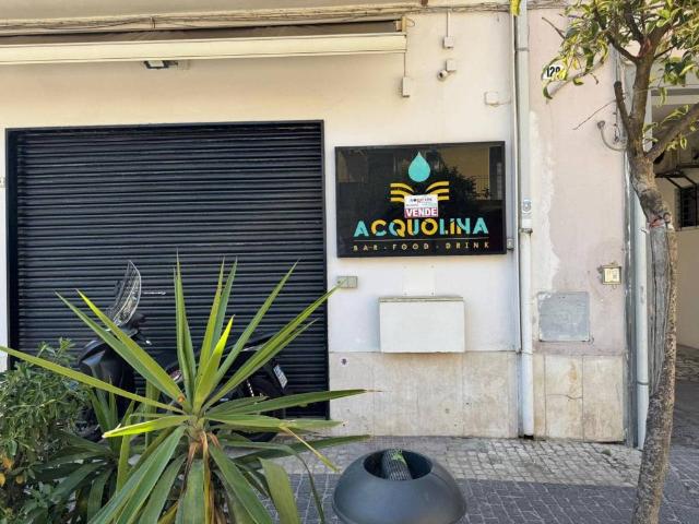 Locale Commerciale in vendita a Mondragone, Campania