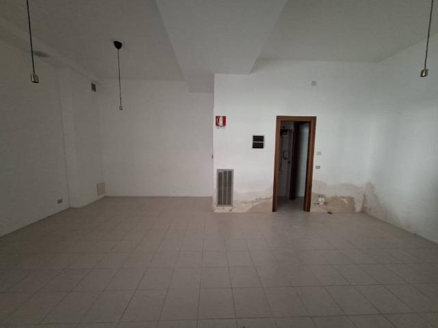 Locale Commerciale in vendita a Monfalcone, Friuli-Venezia Giulia