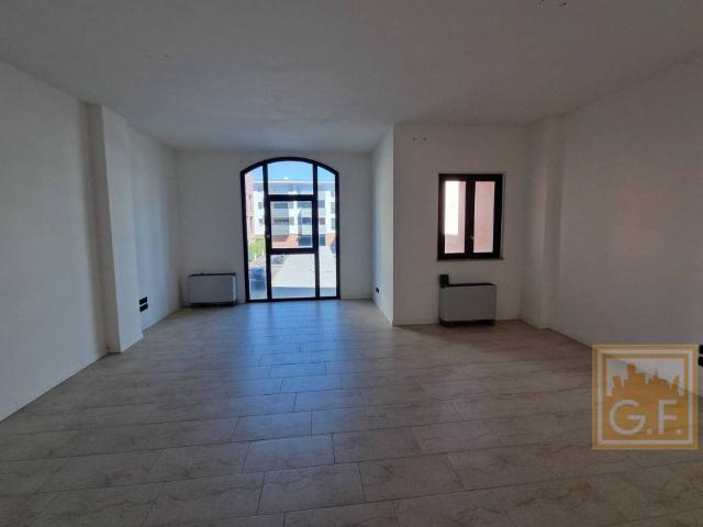 Locale Commerciale in vendita a Monfalcone, Friuli-Venezia Giulia