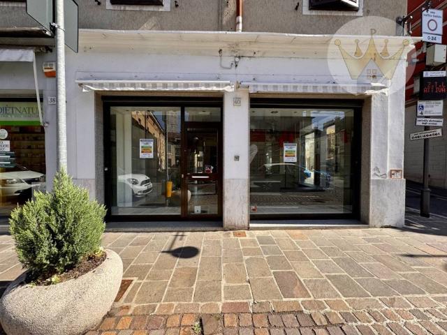 Locale Commerciale in vendita a Monfalcone, Friuli-Venezia Giulia
